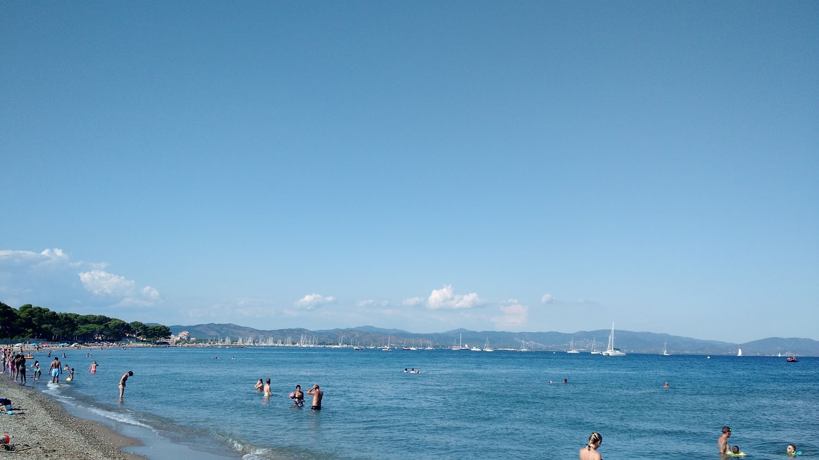 Fotografie cu Capte beach II - locul popular printre cunoscătorii de relaxare