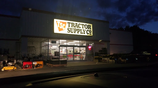 Home Improvement Store «Tractor Supply Co.», reviews and photos, 6365 Brockport Spencerport Rd, Brockport, NY 14420, USA