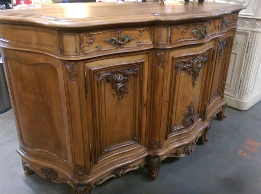 Antique Furniture Store «Lots of Furniture Antiques Warehouse», reviews and photos, 910 N Riverfront Blvd, Dallas, TX 75207, USA