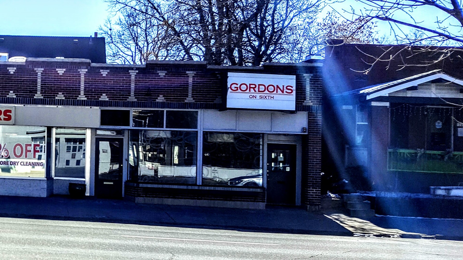 Gordon's on Sixth