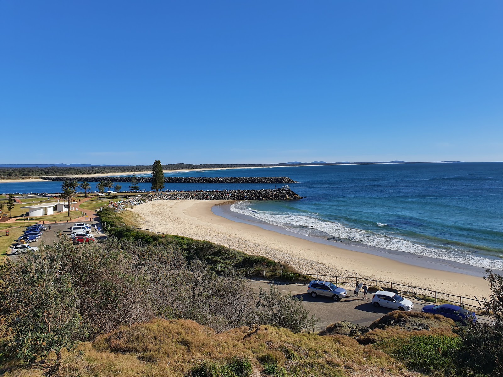 Port Macquarie Beach的照片 带有碧绿色纯水表面