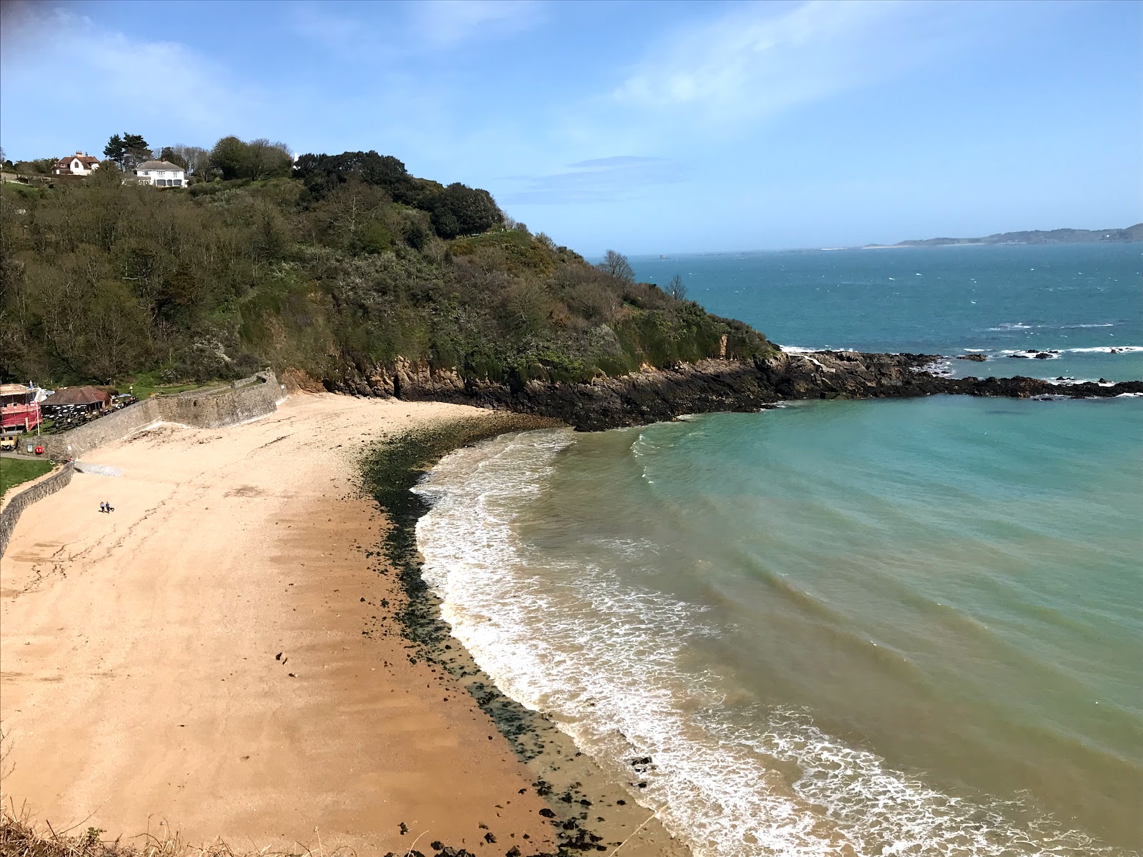 Fermain Beach'in fotoğrafı geniş bir kıyı şeridi ile birlikte