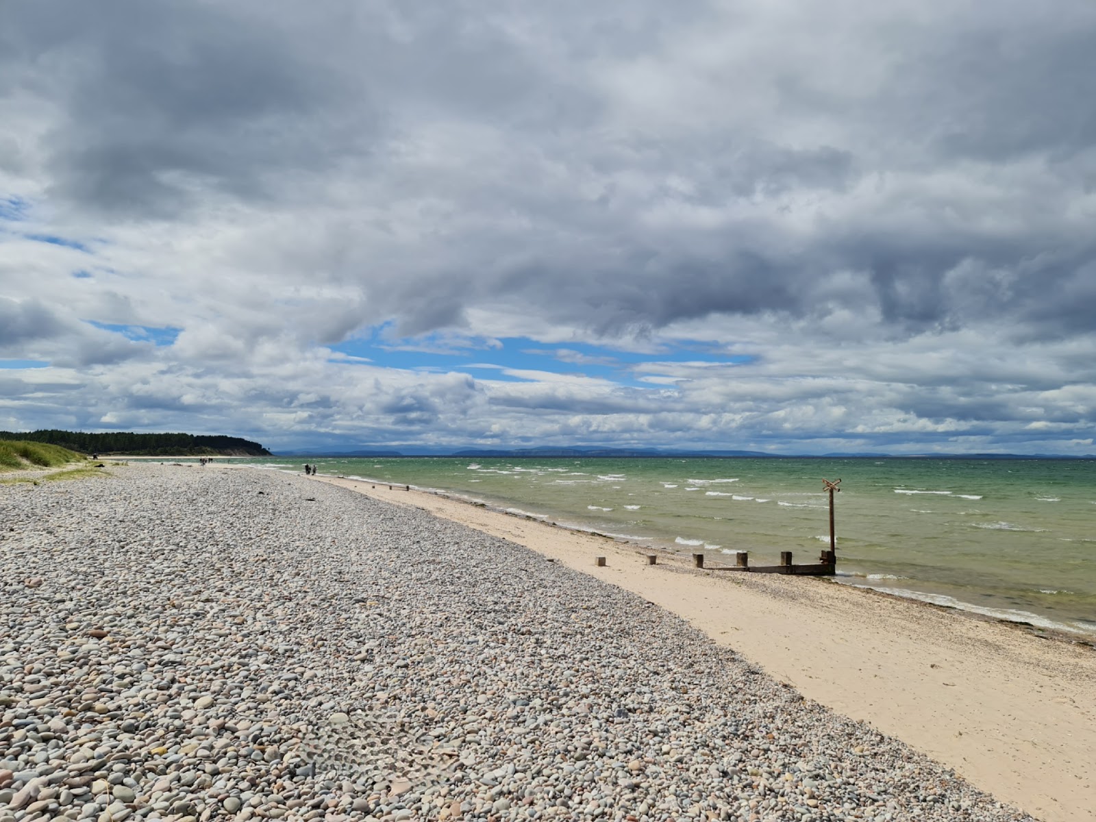 Findhorn Beach'in fotoğrafı - rahatlamayı sevenler arasında popüler bir yer