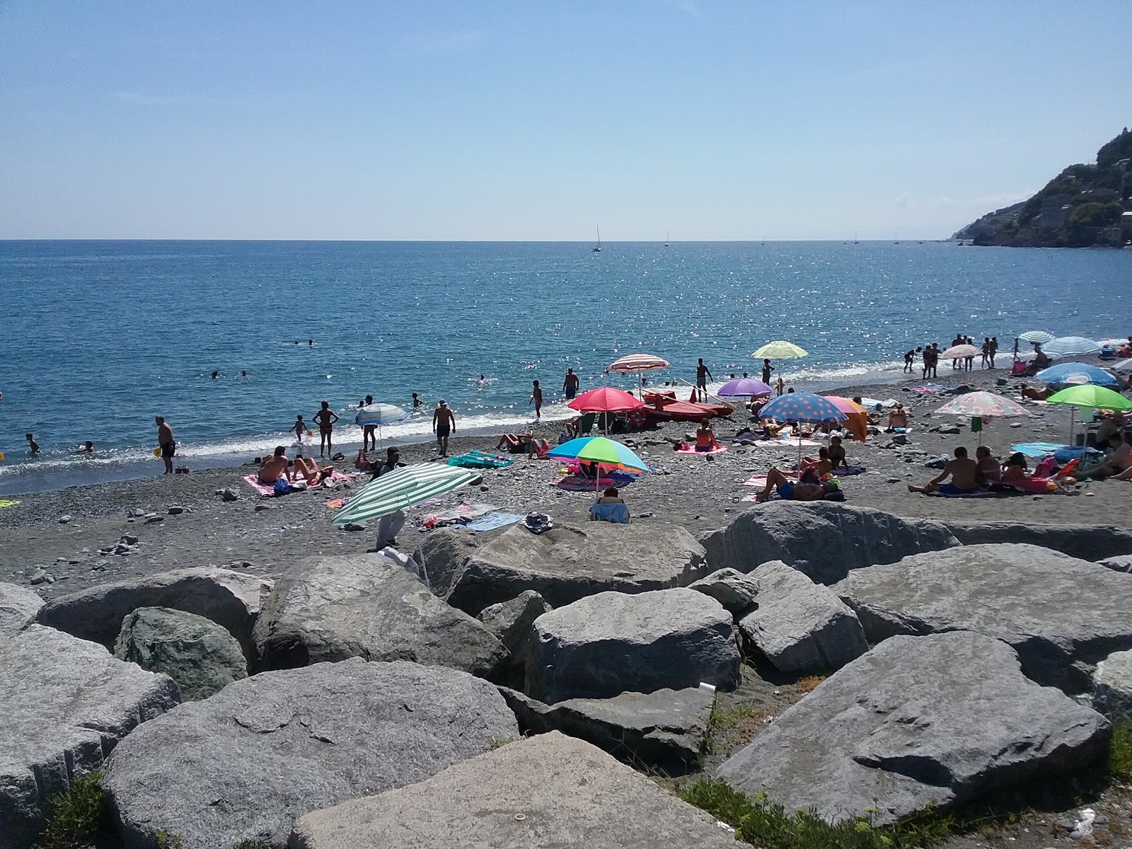 Spiaggione Voltri II的照片 带有宽敞的海岸