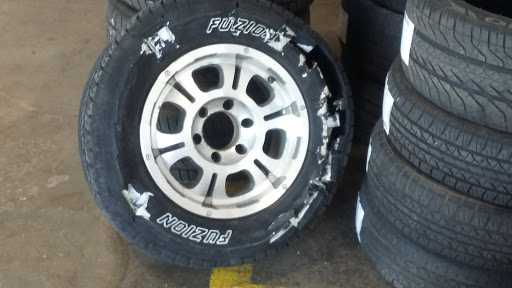 Tire Shop «Discount Tire Store - Oak Lawn, IL», reviews and photos, 6635 95th St, Oak Lawn, IL 60453, USA