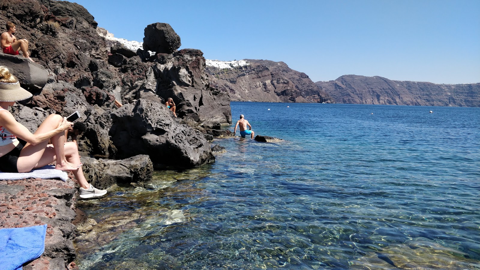 Foto av Ammoudi beach med kort rak strand