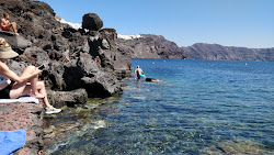 Foto van Ammoudi beach met enigszins schoon niveau van netheid