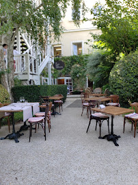 Atmosphère du Restaurant français Le Café des Artistes à Ville-d'Avray - n°4