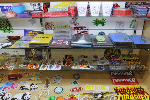 Skate Shop «Bruised Bones Skate Shop», reviews and photos, 9822 Potranco Rd #116, San Antonio, TX 78251, USA