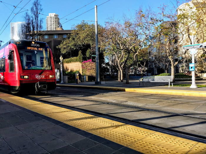 Shopping mall near Sunrise Inn San Diego