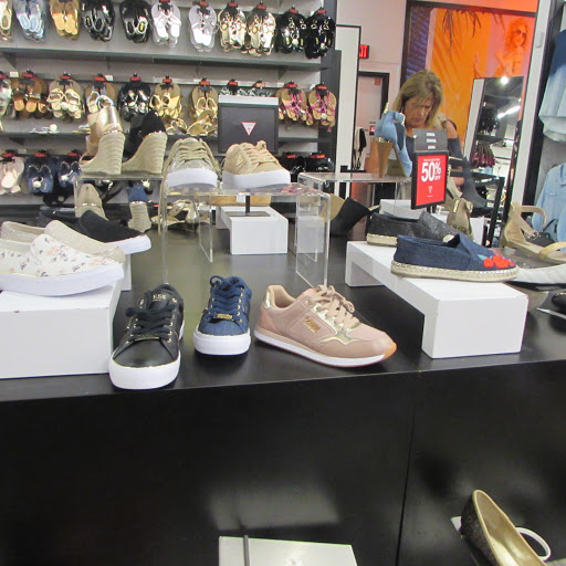 Clothing Store «GUESS Factory», reviews and photos, 12801 W Sunrise Blvd #631, Sunrise, FL 33323, USA