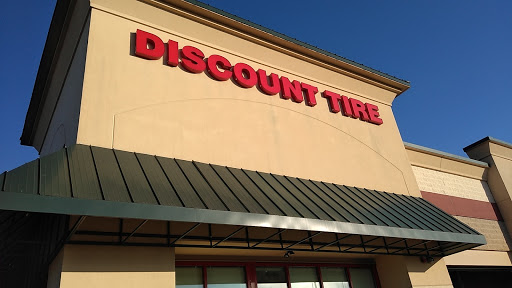 Tire Shop «Discount Tire Store - Federal Way, WA», reviews and photos, 34428 16th Ave S, Federal Way, WA 98003, USA