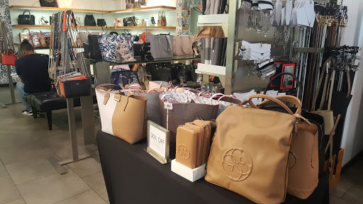 Clothing Store «GUESS», reviews and photos, 401 Biscayne Blvd, Miami, FL 33132, USA