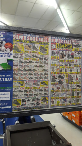 Sporting Goods Store «Big 5 Sporting Goods - Fresno», reviews and photos, 5488 N Blackstone Ave, Fresno, CA 93710, USA