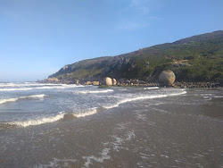 Photo de Praia D'agua protégé par des falaises