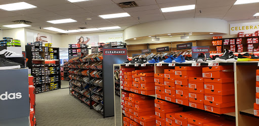 Shoe Store «Famous Footwear», reviews and photos, 1740 Park Manor Blvd, Pittsburgh, PA 15205, USA