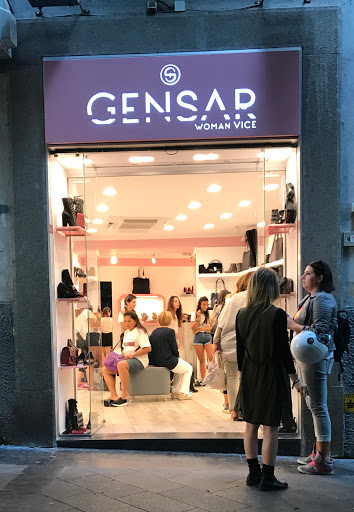 Stores to buy women's beige boots Naples