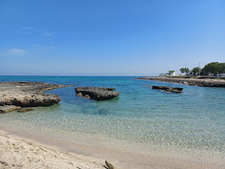 Photo de Scoglio del Cavallo - Torre Santa Sabin avec un rivage droit