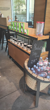 Atmosphère du Restaurant servant le petit-déjeuner Starbucks à Paris - n°11