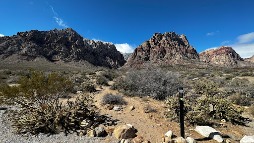 First Creek hiking trailhead (Parking)