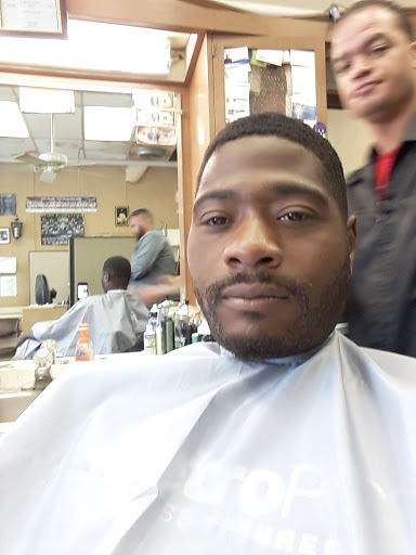 Barber Shop «Tara Barber Shop», reviews and photos, 5441 W 34th St, Indianapolis, IN 46224, USA