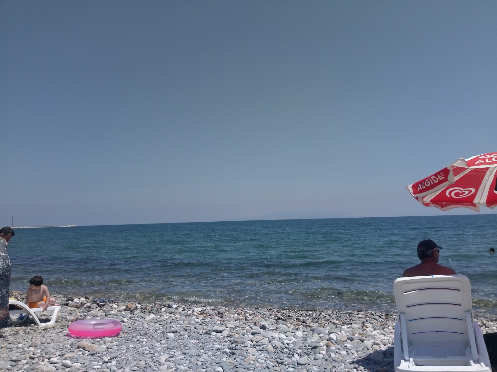 Foto di Murefte  beach con una superficie del ciottolame