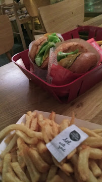 Sandwich au poulet du Restaurant Burger & Fries à Paris - n°8