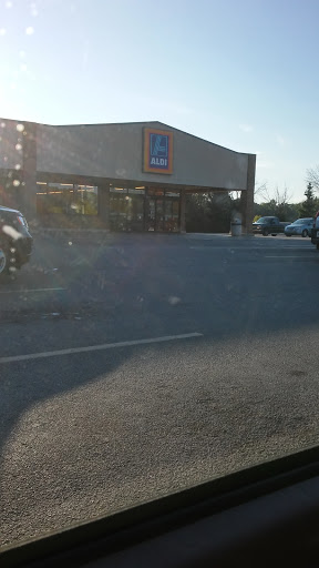 Supermarket «ALDI», reviews and photos, 107 S Memorial Dr, New Castle, IN 47362, USA