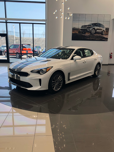 Car Dealer «Summit Place Kia», reviews and photos, 2200 Elizabeth Lake Rd, Waterford Twp, MI 48328, USA
