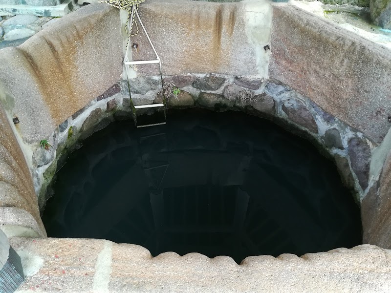 六角井戸