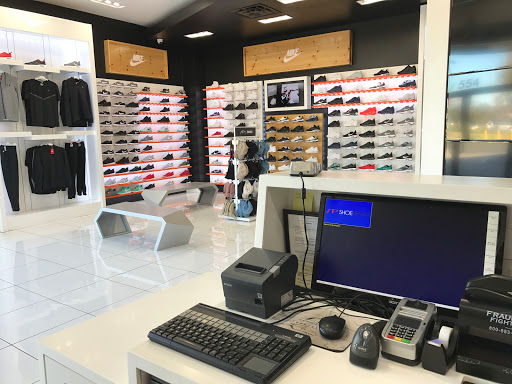 Shoe Store «Shoe Palace», reviews and photos, 554 N Wilson Way, Stockton, CA 95025, USA