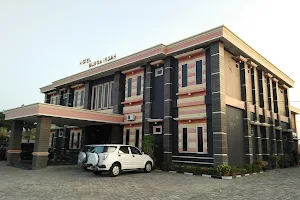 Hotel Bunga Indah image