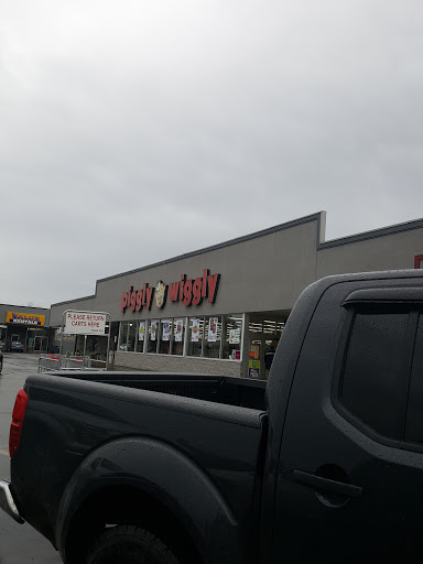 Grocery Store «Piggly Wiggly», reviews and photos, 1101 Scottsville Rd, Lafayette, TN 37083, USA