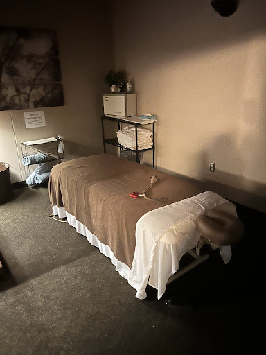 Massage therapist Sterling Heights