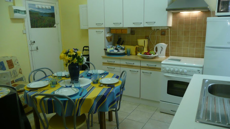 Cuisine Appartement de vacances Location appartement de vacances pour cure thermale- logement centre ville Bourboule Ski PUY DE DÔME 63150 La Bourboule