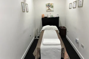 justine authentic massage image