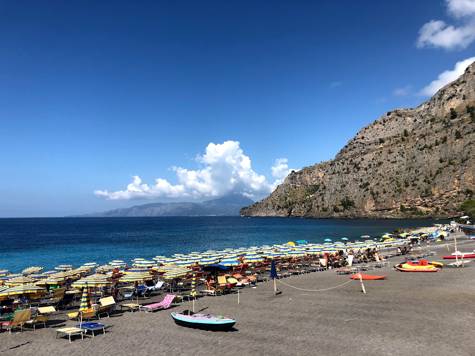 Photo de Spiaggia Acquafredda avec un niveau de propreté de partiellement propre