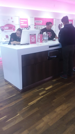Cell Phone Store «T-Mobile», reviews and photos, 184 Penn Mart Ct #19, New Castle, DE 19720, USA