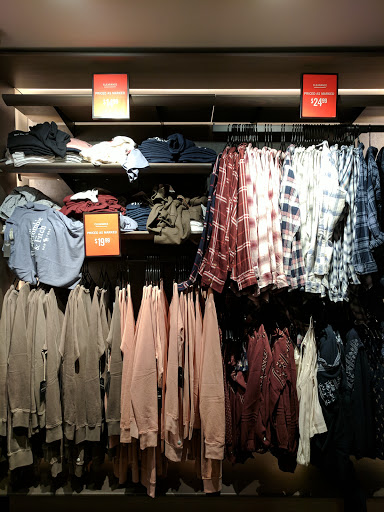 Clothing Store «Abercrombie & Fitch», reviews and photos, 2800 W Big Beaver Rd p, Troy, MI 48084, USA