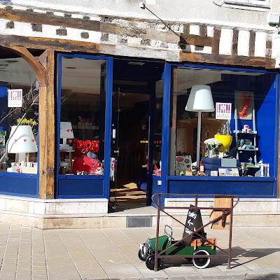 La Petite Marchande à Auxerre