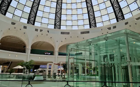 Place Vendome Mall fountain image