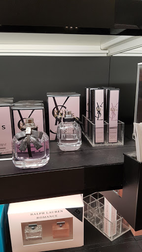 Cosmetics Store «SEPHORA», reviews and photos, 132 W Jefferson Ave, Naperville, IL 60540, USA