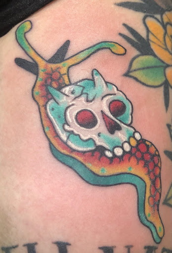 Tattoo Shop «Nine Lives Tattoo», reviews and photos, 61 N Holladay Dr, Seaside, OR 97138, USA