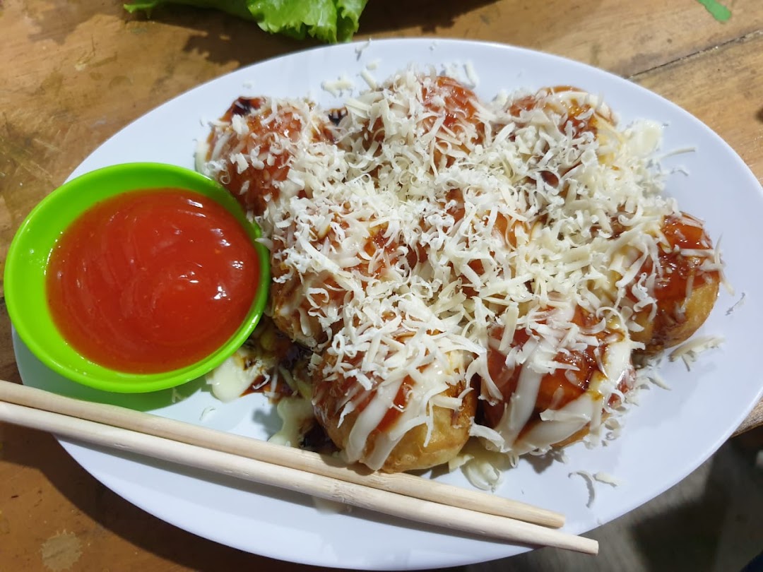 Bandar Street food warung seafood, pecel lele, dan mie ayam