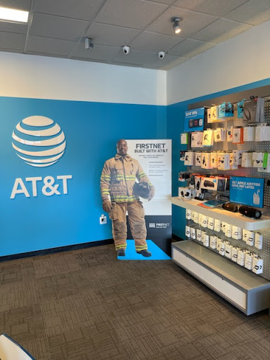 Cell Phone Store «AT&T Authorized Retailer», reviews and photos, 13 N Groesbeck Hwy, Charter Twp of Clinton, MI 48036, USA