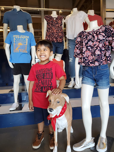 Clothing Store «Old Navy», reviews and photos, 2409 Taylor Park Dr, Reynoldsburg, OH 43068, USA