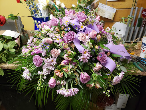Florist «Flower Basket», reviews and photos, 302 N Lake St, Aurora, IL 60506, USA