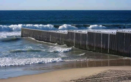 US/Mexico Beach Border