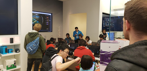 Computer Store «Microsoft Store - Kenwood Towne Centre», reviews and photos, 7875 Montgomery Rd #2205, Cincinnati, OH 45236, USA