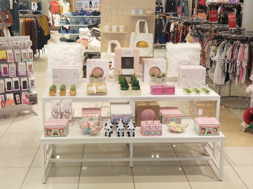 Clothing Store «Forever 21», reviews and photos, 3525 W Carson St, Torrance, CA 90503, USA